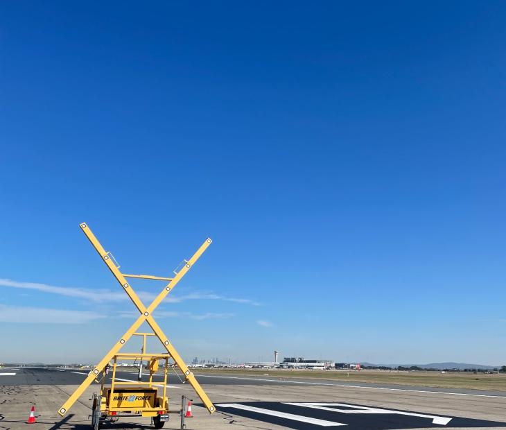 Cross showing the runway is not operational